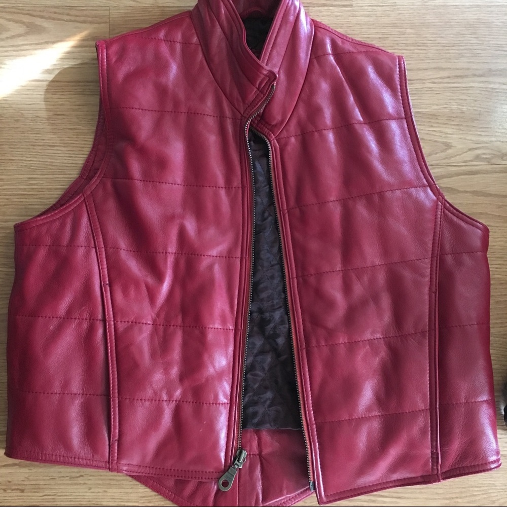 Anaum red vest